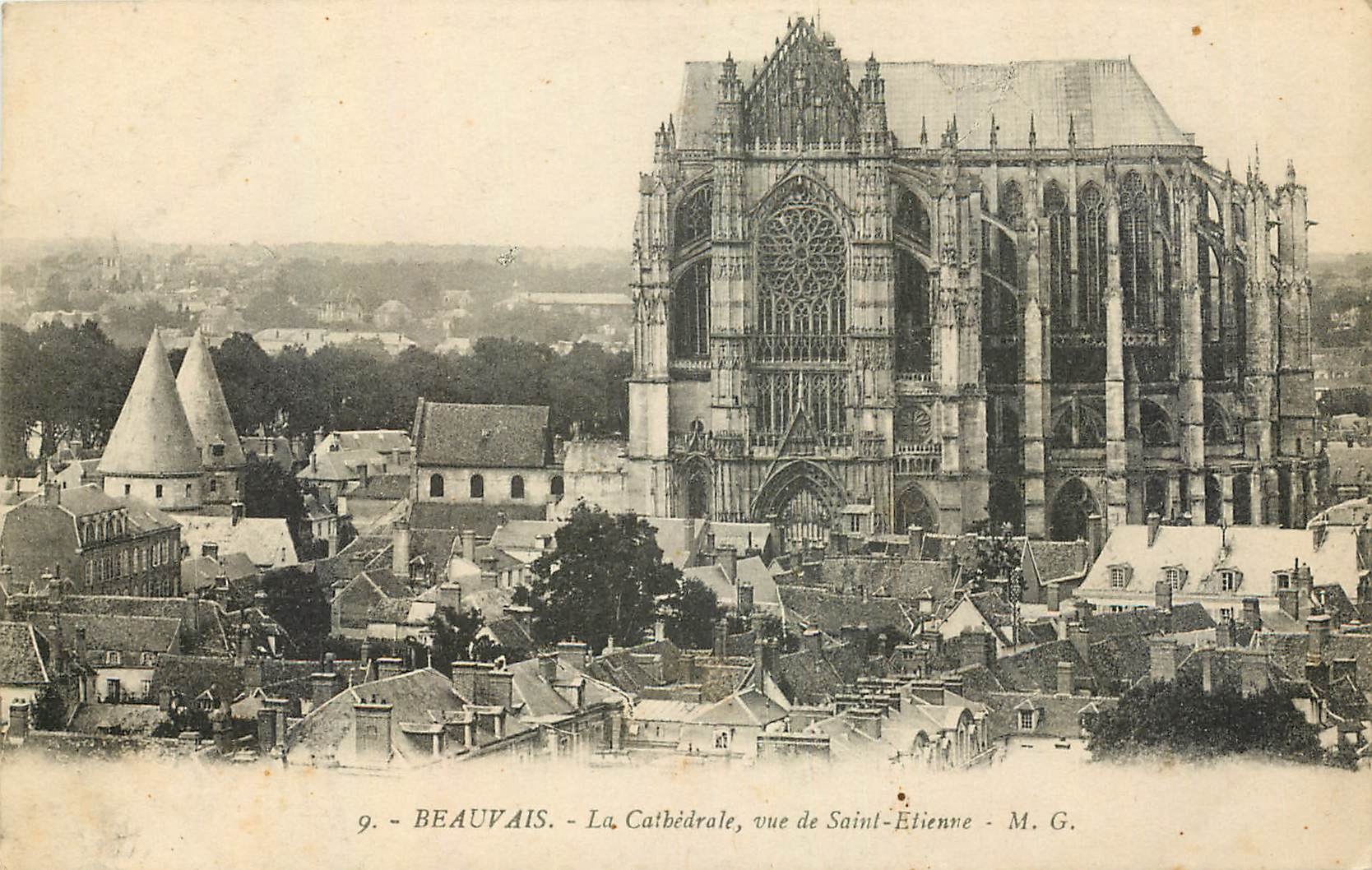 Beauvais - La Cathédrale, vue de Saint-Étienne - M. G.