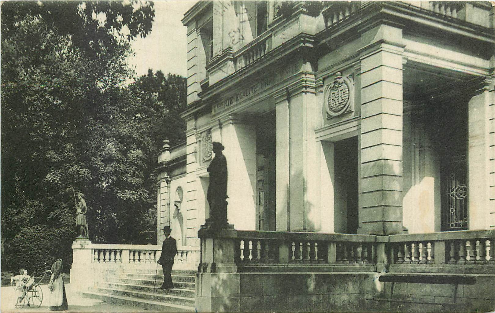 CPA Cognac l'Hotel de Ville 