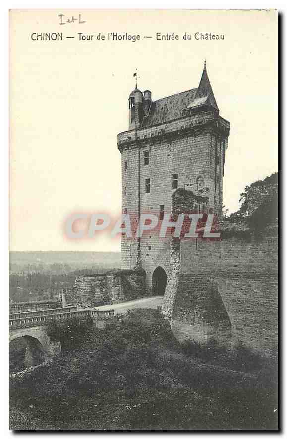 CPA Chinon tour de l'Horloge entree du chateau 