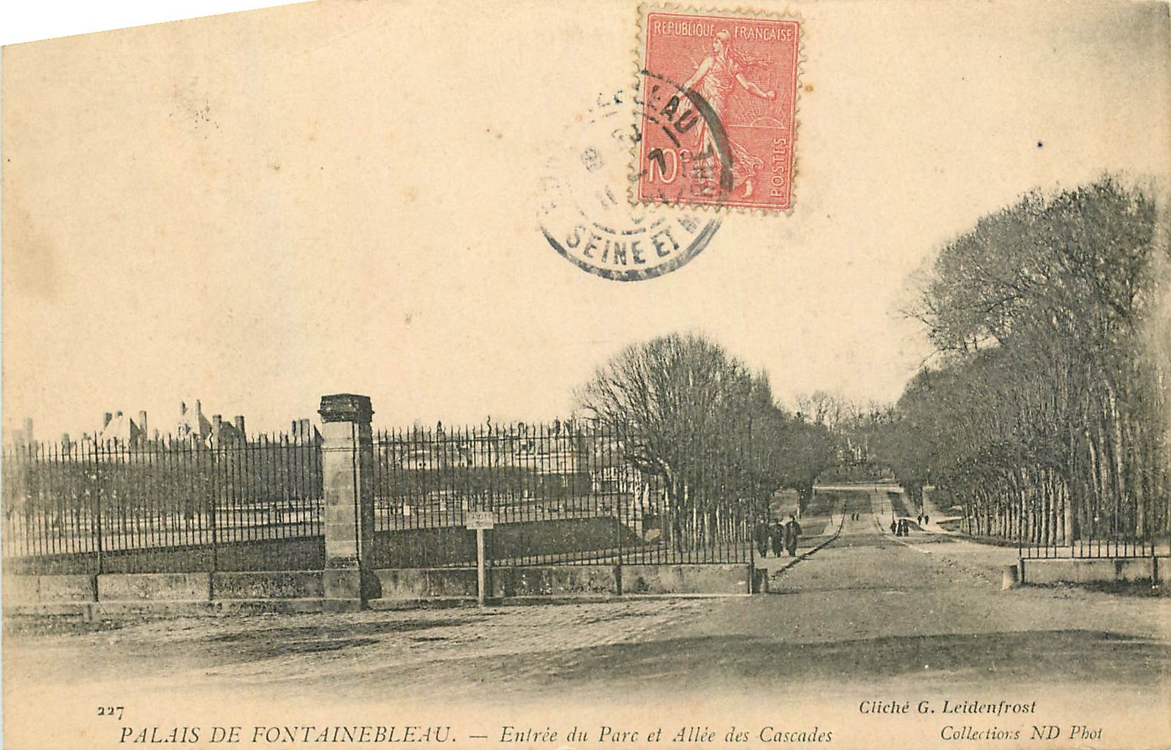 Palais de Fontainebleau — Entrée du Parc et Allée des Cascades — Cliché G. Leidenfrost