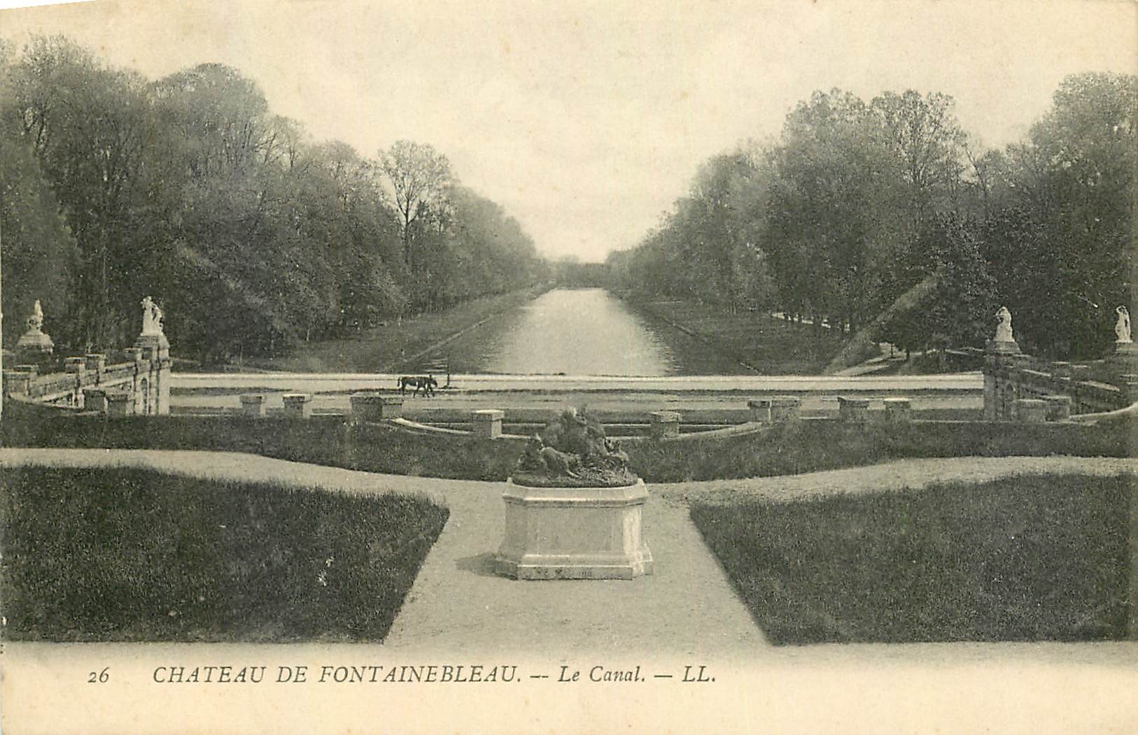 Château de Fontainebleau — Der Kanal — LL.