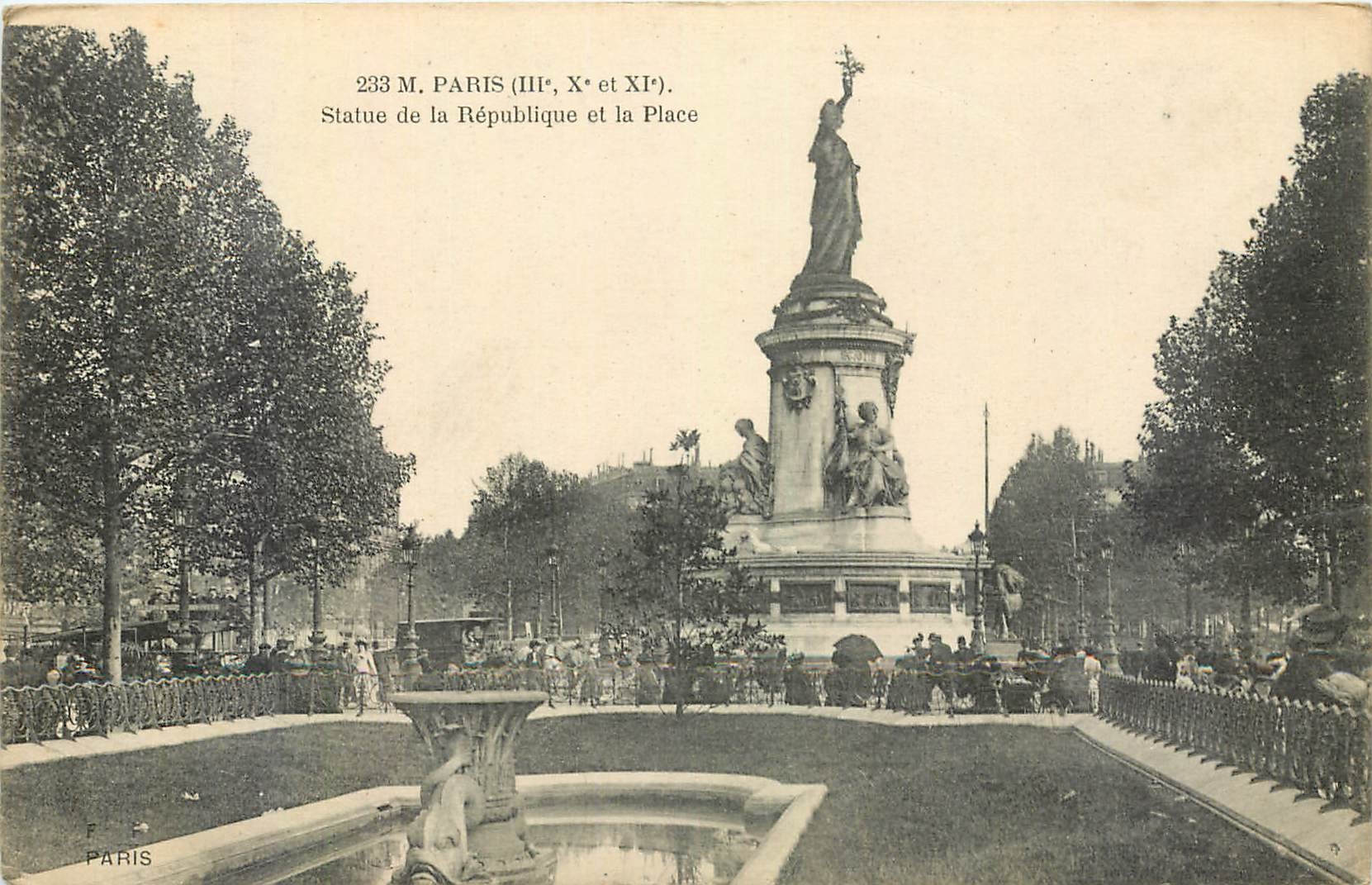 CPA Paris Statue de la Republique et la Place 
