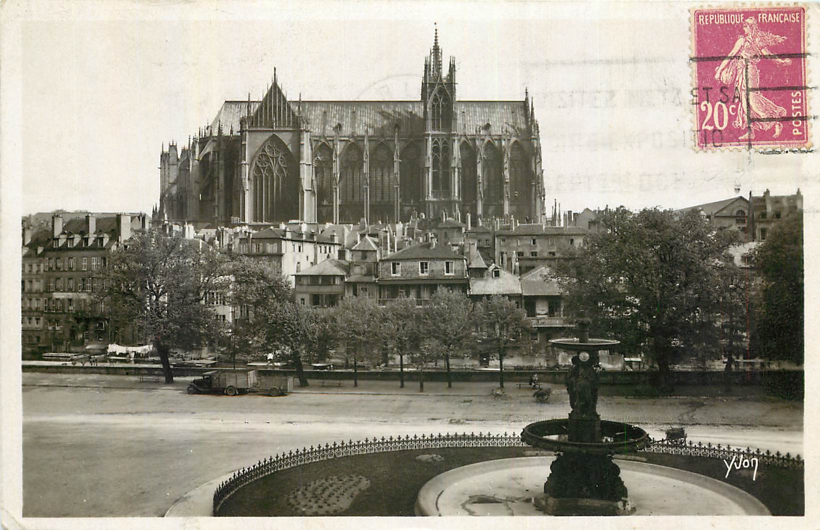 CPA La Douce France Metz Moselle La Cathedrale 