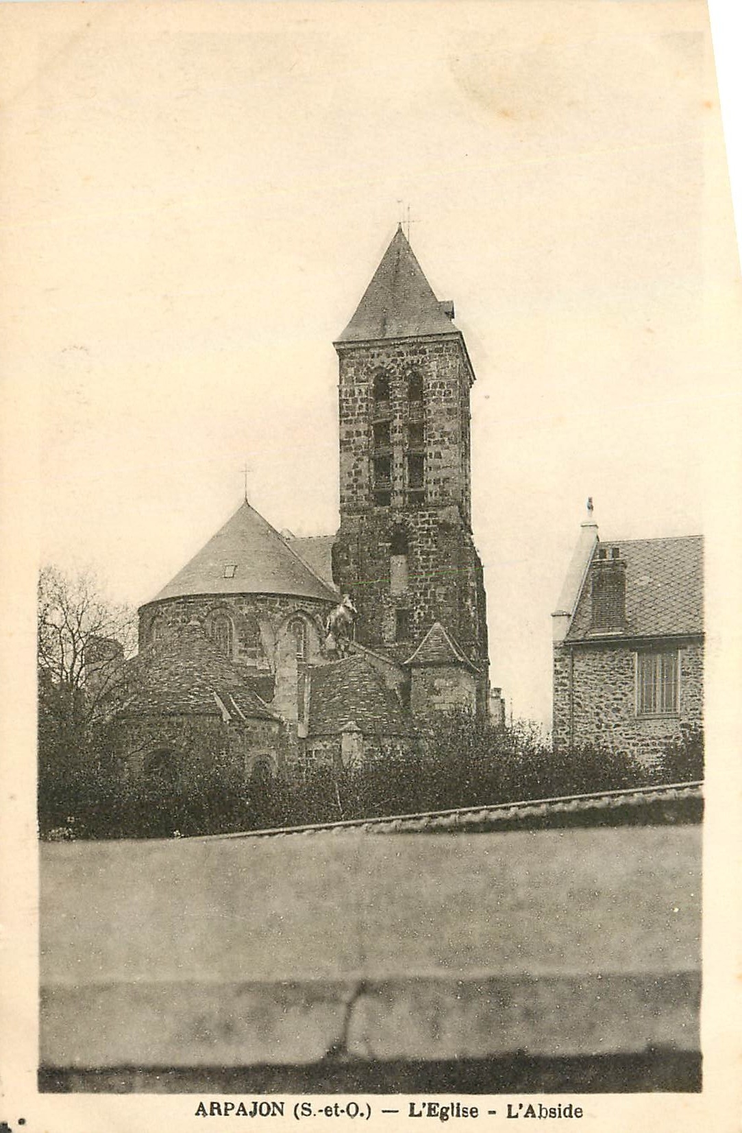 CPA Arpajon S et O L'Eglise L'Abside 