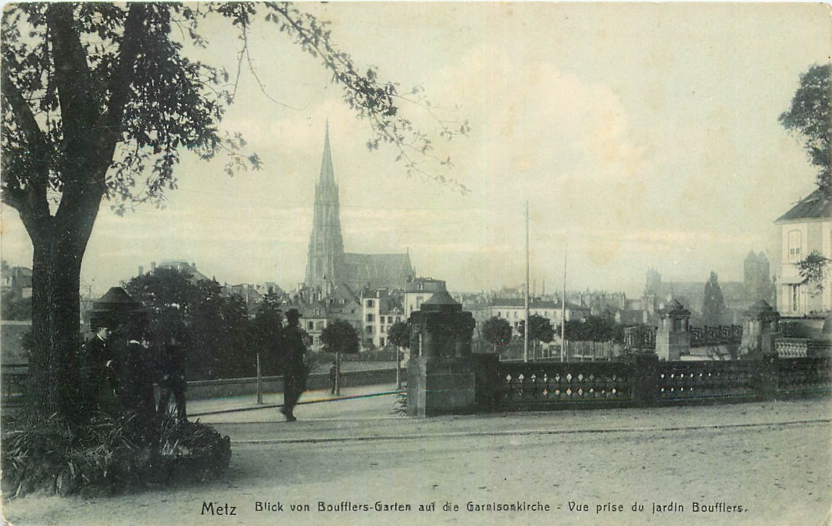 CPA Metz Vue prise du Jardin Boufflers 