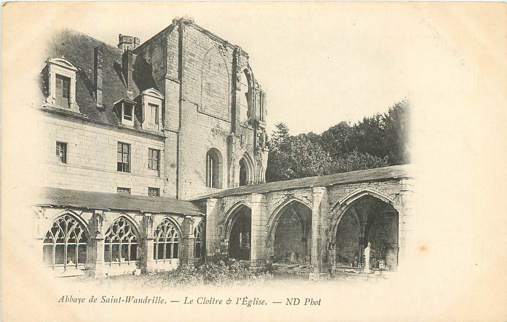 CPA Abbaye de Saint Wandrille Le Cloitre & Eglise 