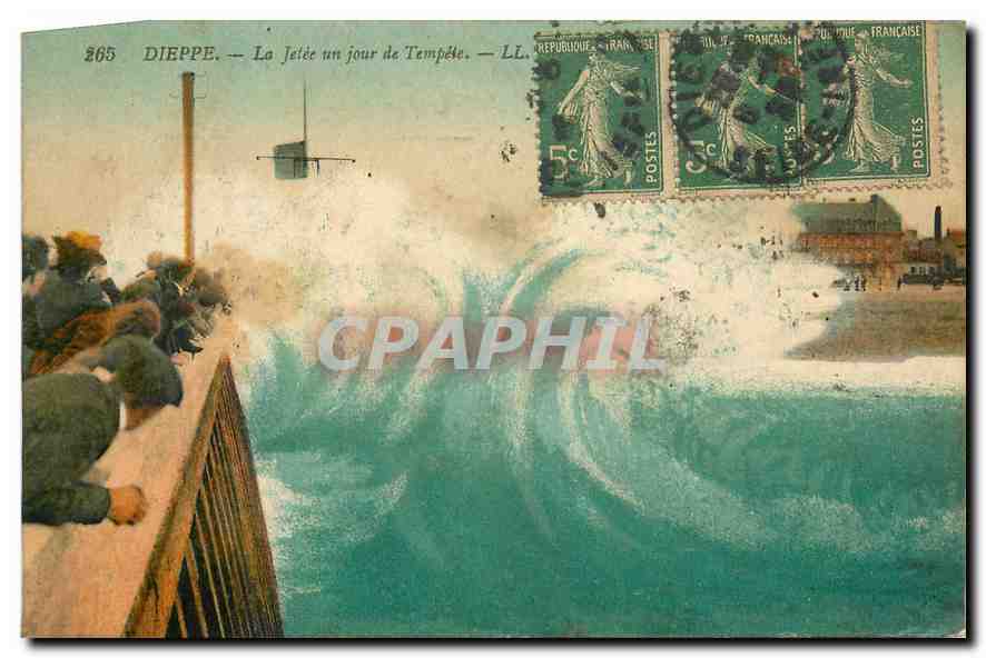 CPA Dieppe La Jetee un Jour de Tempete 