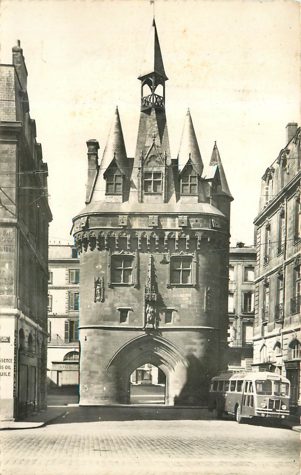 CPA Bordeaux Gironde La Porte du Palais Cailhau Musee du Vieux Bordeaux 