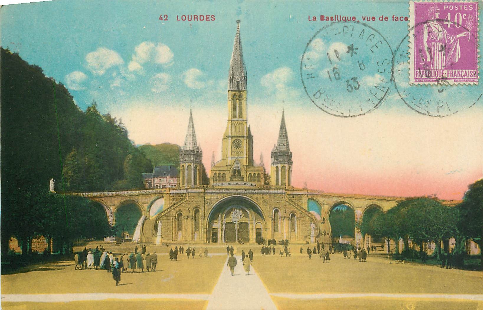 CPA Lourdes La Basilique vue de face 