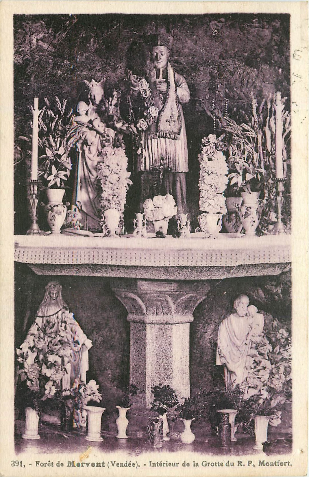 CPA Foret de Mervent Vendee Interieur de la Grotte du R P Montfort 
