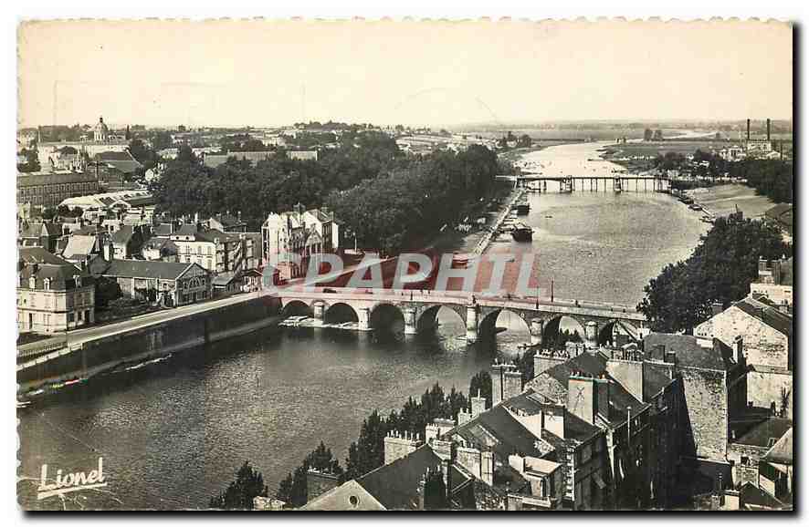 CPA Angers M et L vue generale vers le Pont du Centre sur la Maine 