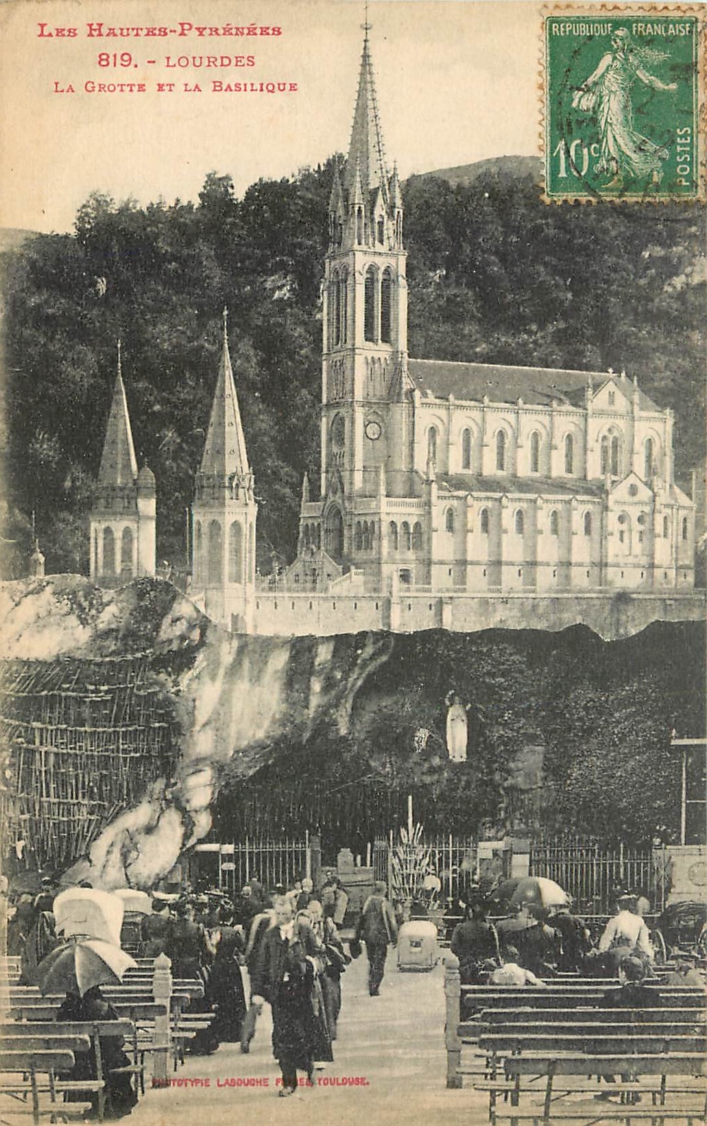 CPA Les Hautes Pyrenees Lourdes la Grotte et la Basilique 