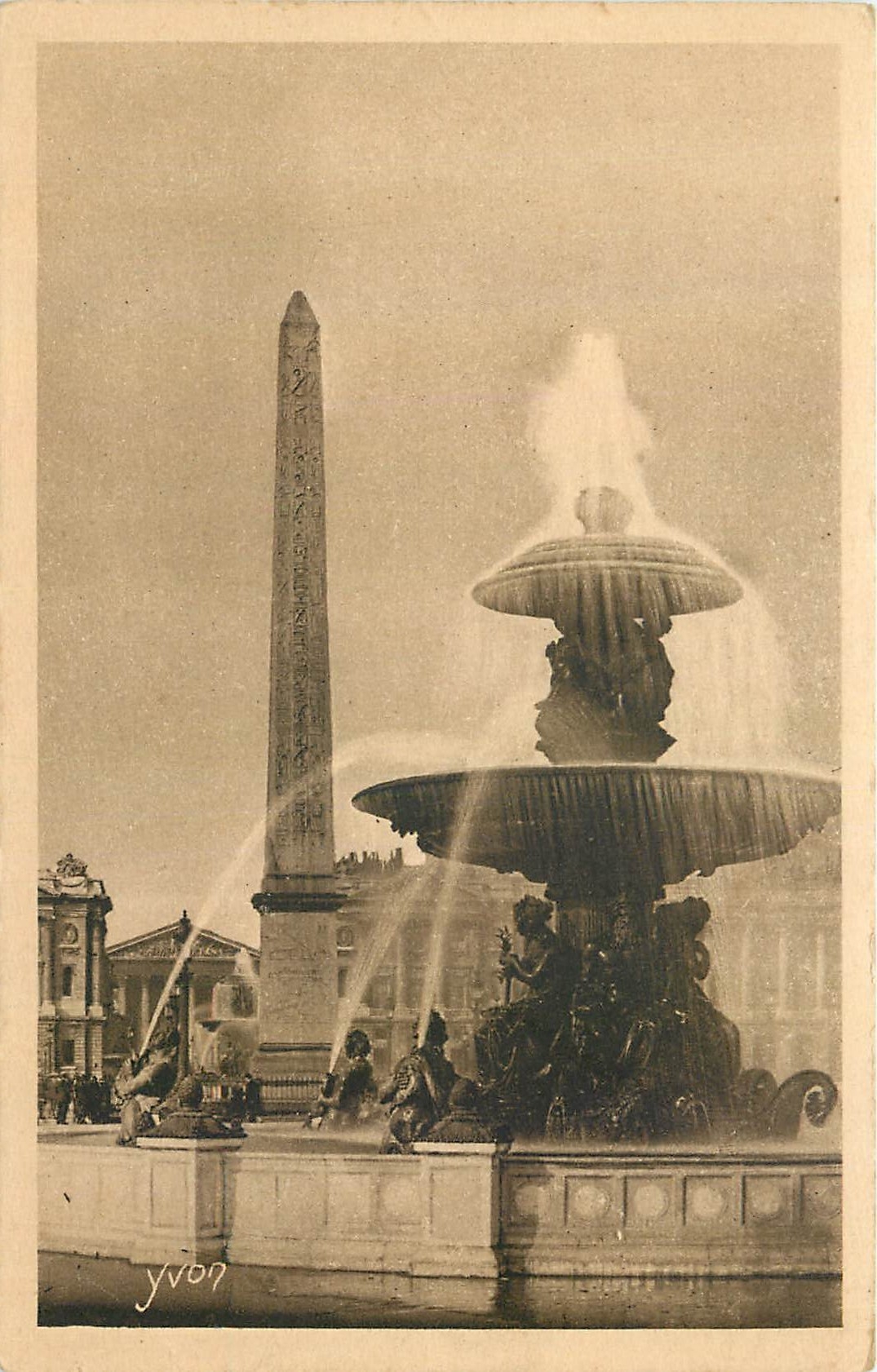 CPA Paris en flanant L'Obelisque et les Grandes Eaux Place de la Concorde 