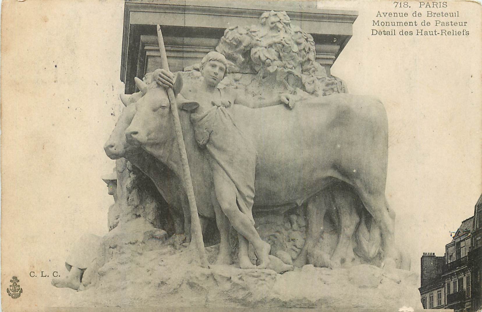 CPA Paris Avenue de Breteuil Monument de Pasteur Detail des Haut reliefs 