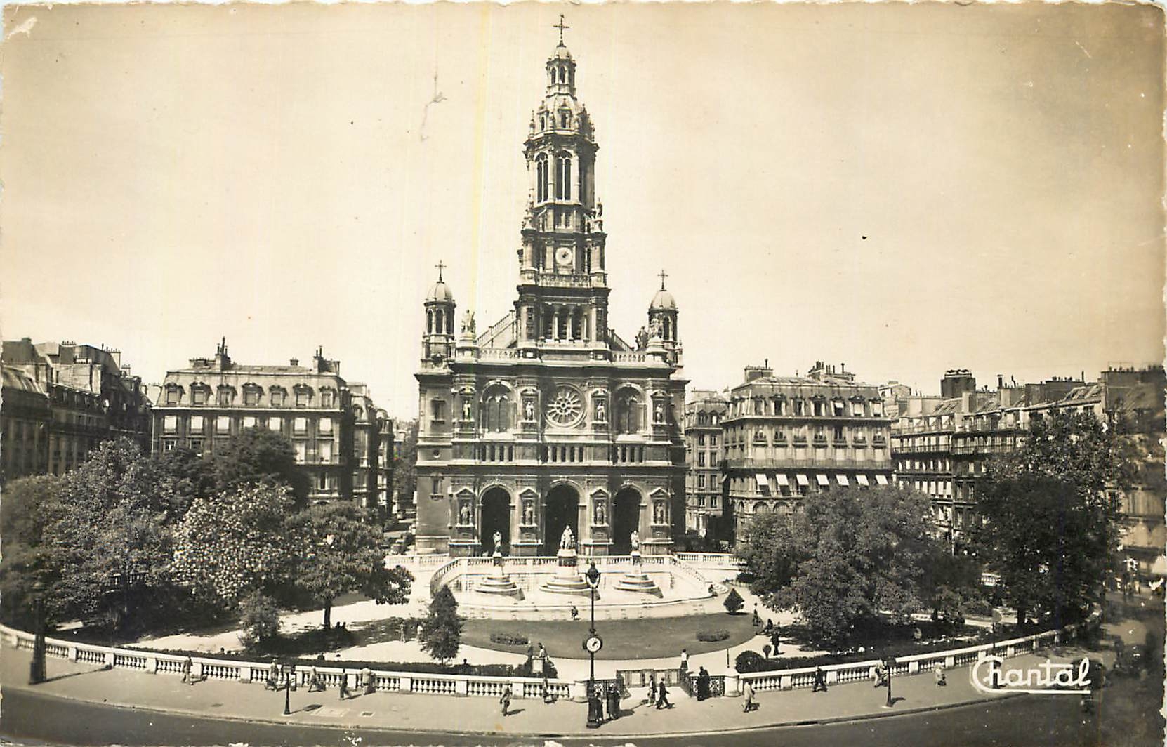 CPA Paris Eglise de la Trinite et Square 