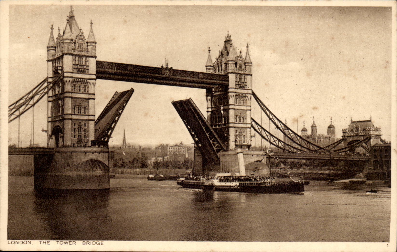 Grande Bretagne CPA Londres London Tower Bridge (bateau ship militaria)