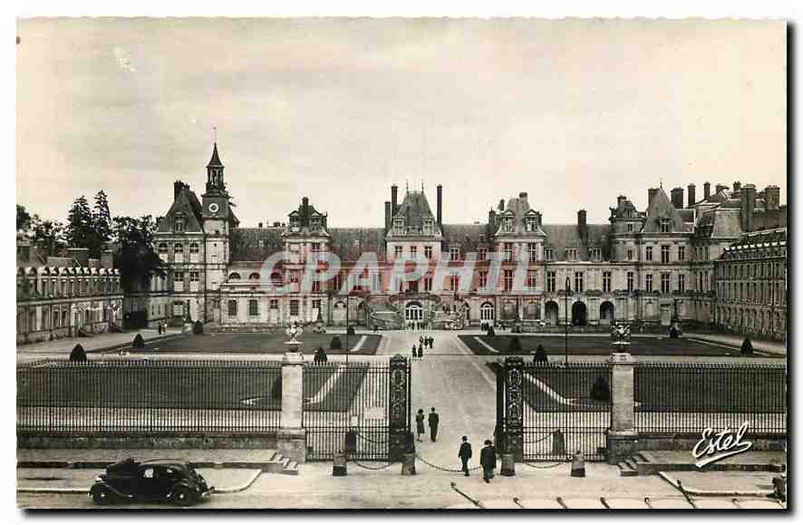CPA Palais de Fontainebleau Facade 16 siecle et Cour des Adieux 