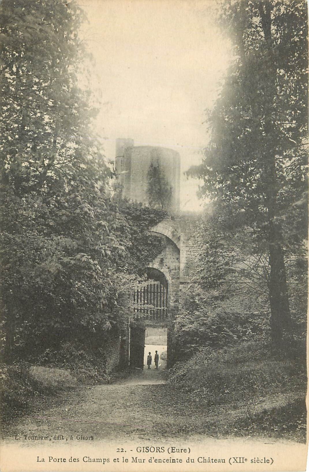 CPA Gisors Eure la Porte des Champs et le Mur d'enceinte du Chateau XII Siecle 