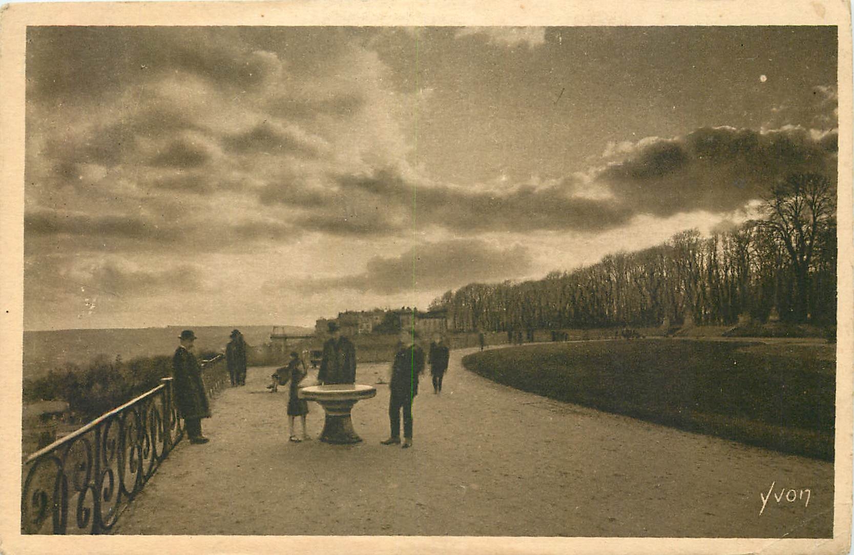 St-Germain-en-Laye — La Table d'Orientaion de la Terrasse — Yvon