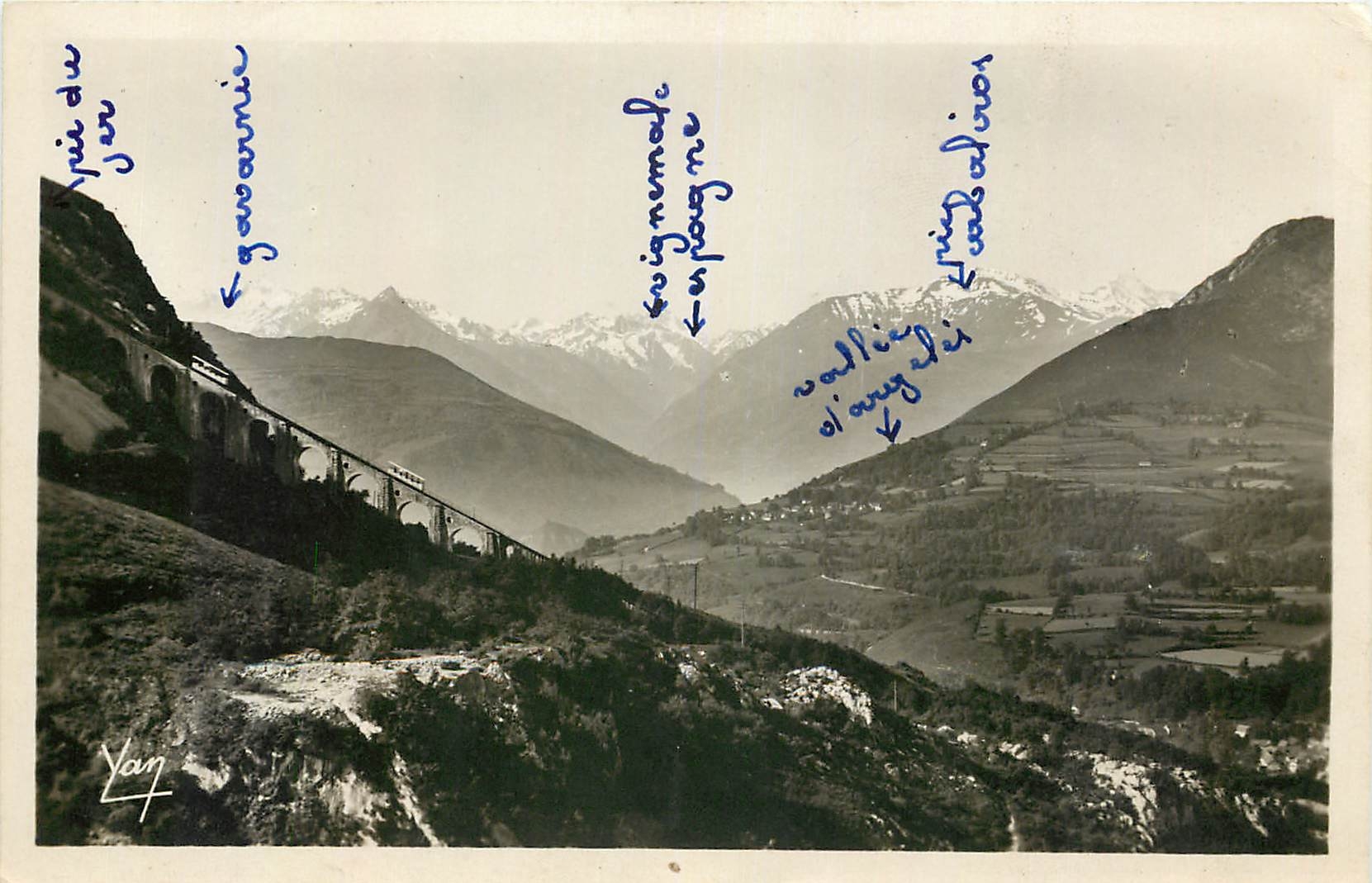 CPA Lourdes le Viaduc du Pic du Jer et les Montagnes 