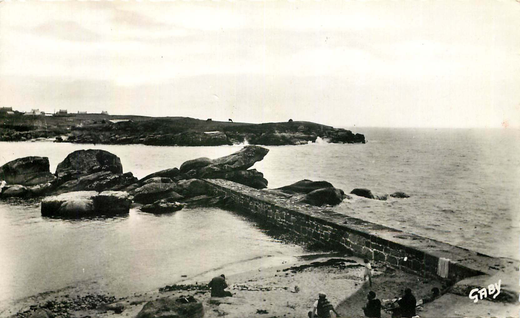 CPA Lanildut Finistere Jetee protegeante le Port de l'Aber lidut qui abrite des bateaux se livrant a