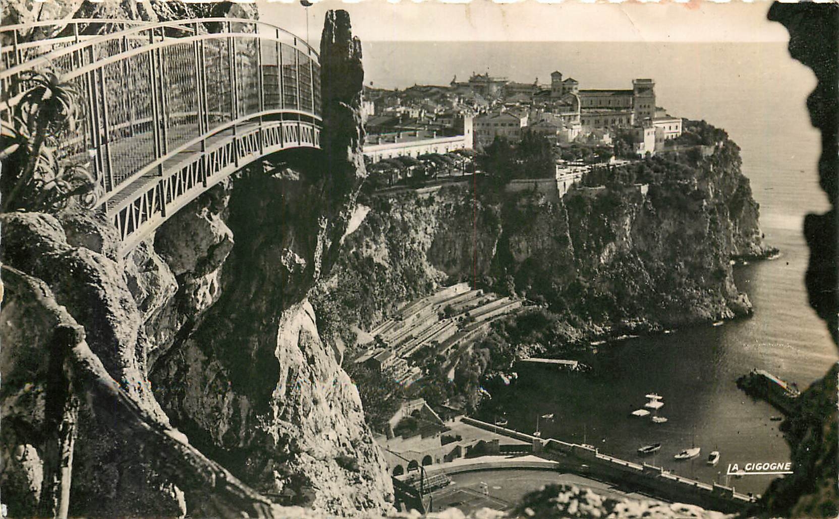 CPA Monaco le Rocher de Monaco et le Stade Louis II vue prise du Jardin exotique 