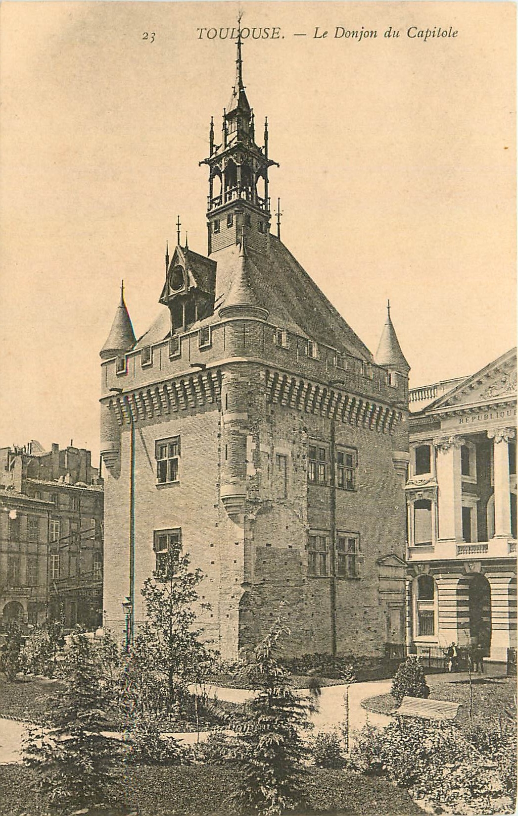 CPA Toulouse le Donjon du Capitole 