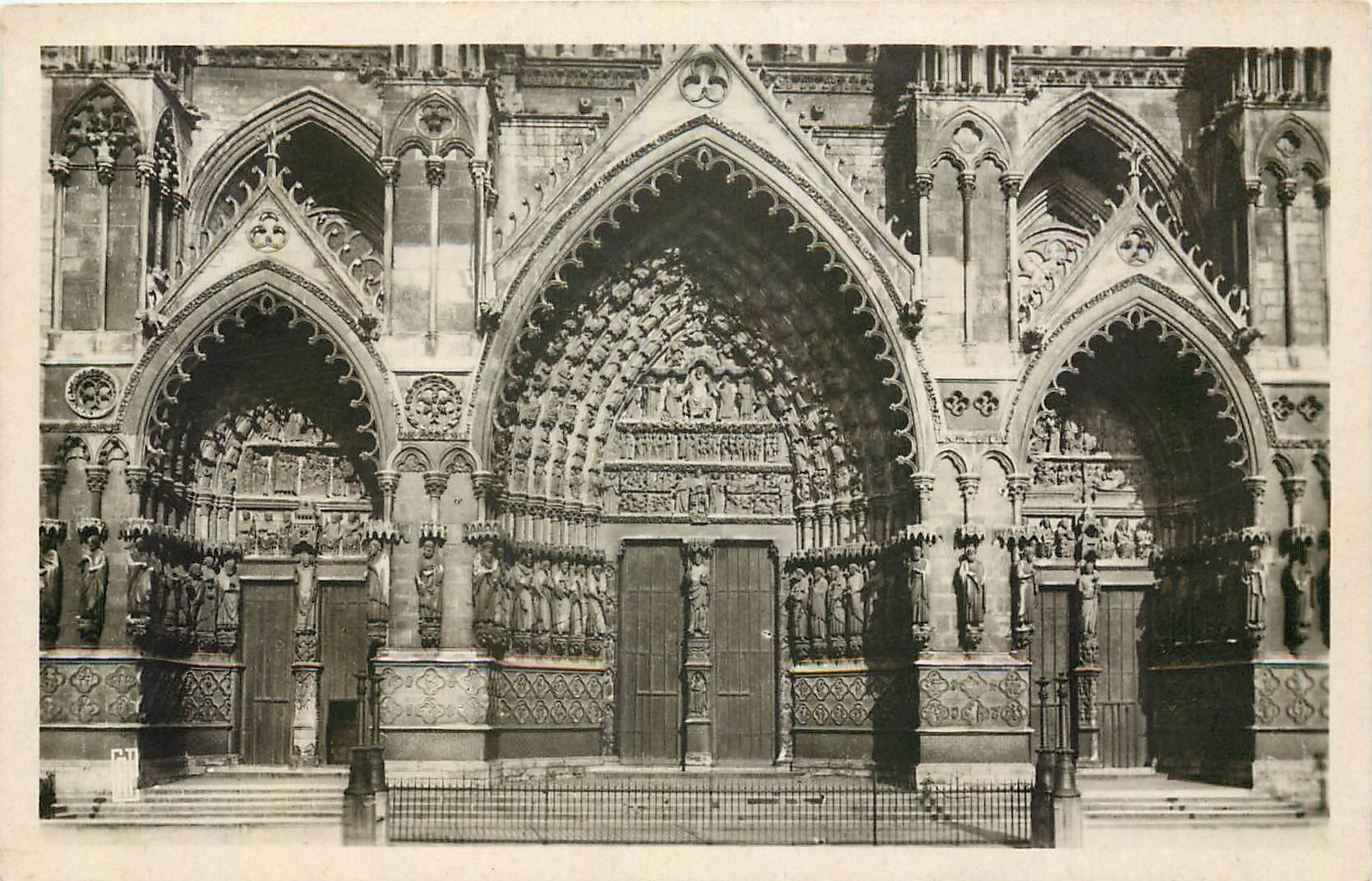 CPA Cathedrale d'Amiens le Portail 