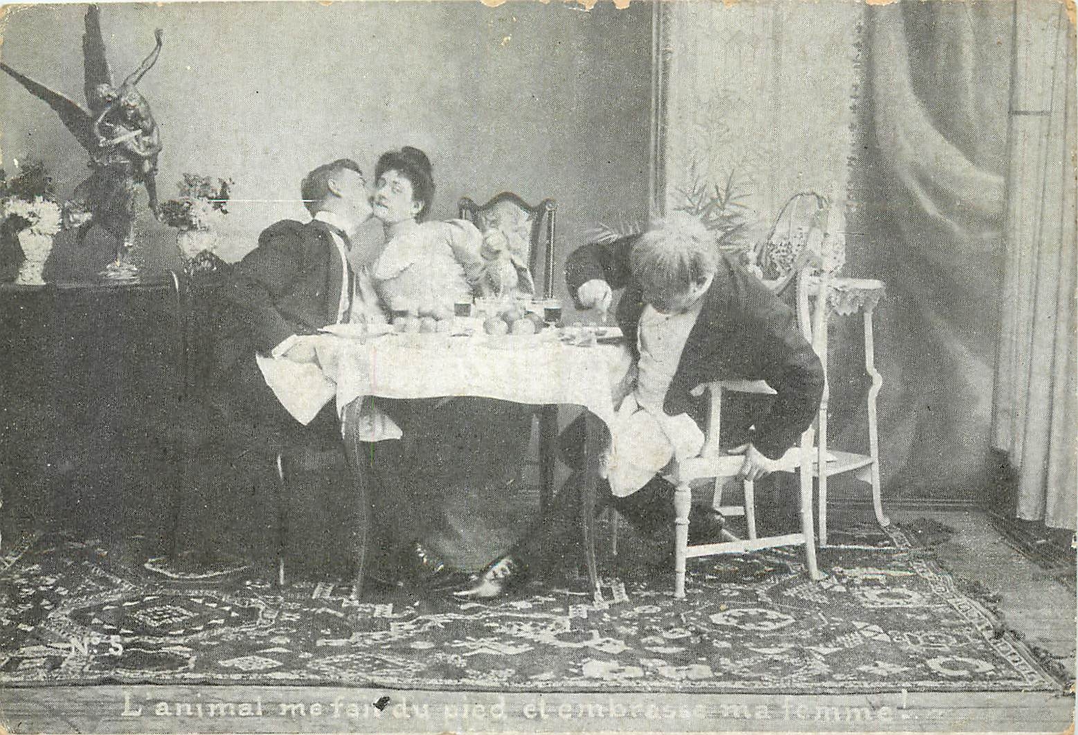 CPA Femme L'animal