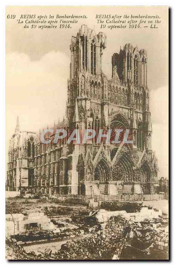 CPA Reims apres les Bombardements la Cathedrale apres l'Incendie du 19 septembre 1914 