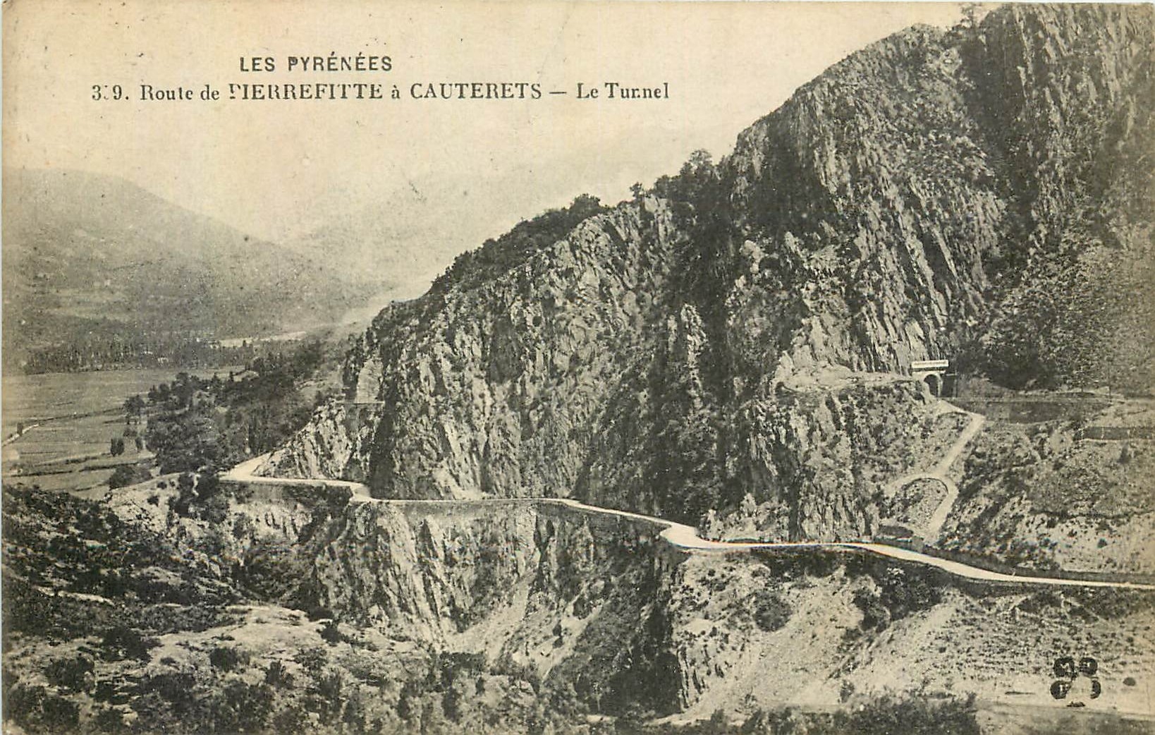 CPA Les Pyrenees Route de Pierrefitte a Cauterets le Turnel 