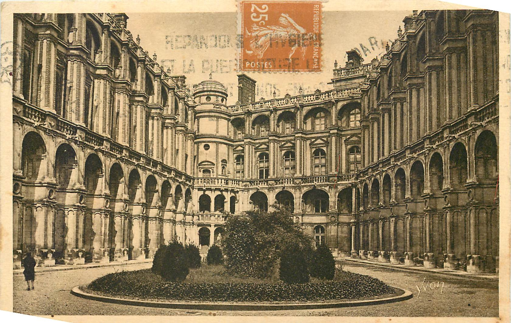 CPA Saint Germain en laye la Cour d'Honneur 
