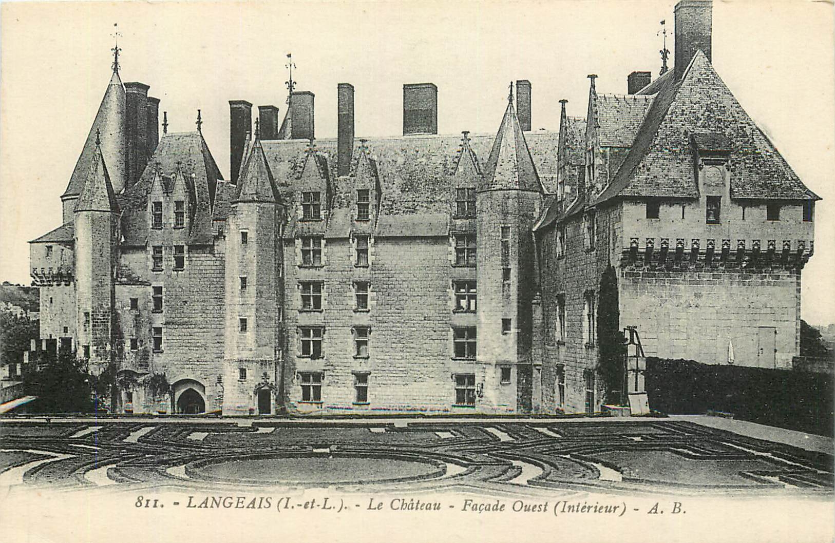 CPA Langeais I et L le chateau facade ouest interieur 
