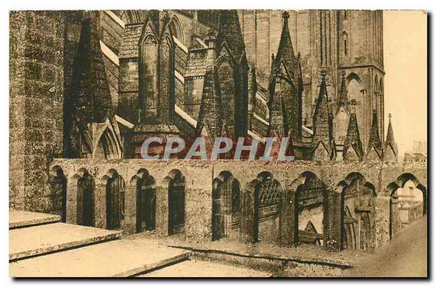 Cathédrale de Coutances — Pinacles des arcs-boutants. Bas côté nord — Éditions Le Goubet-Saint-Pierre