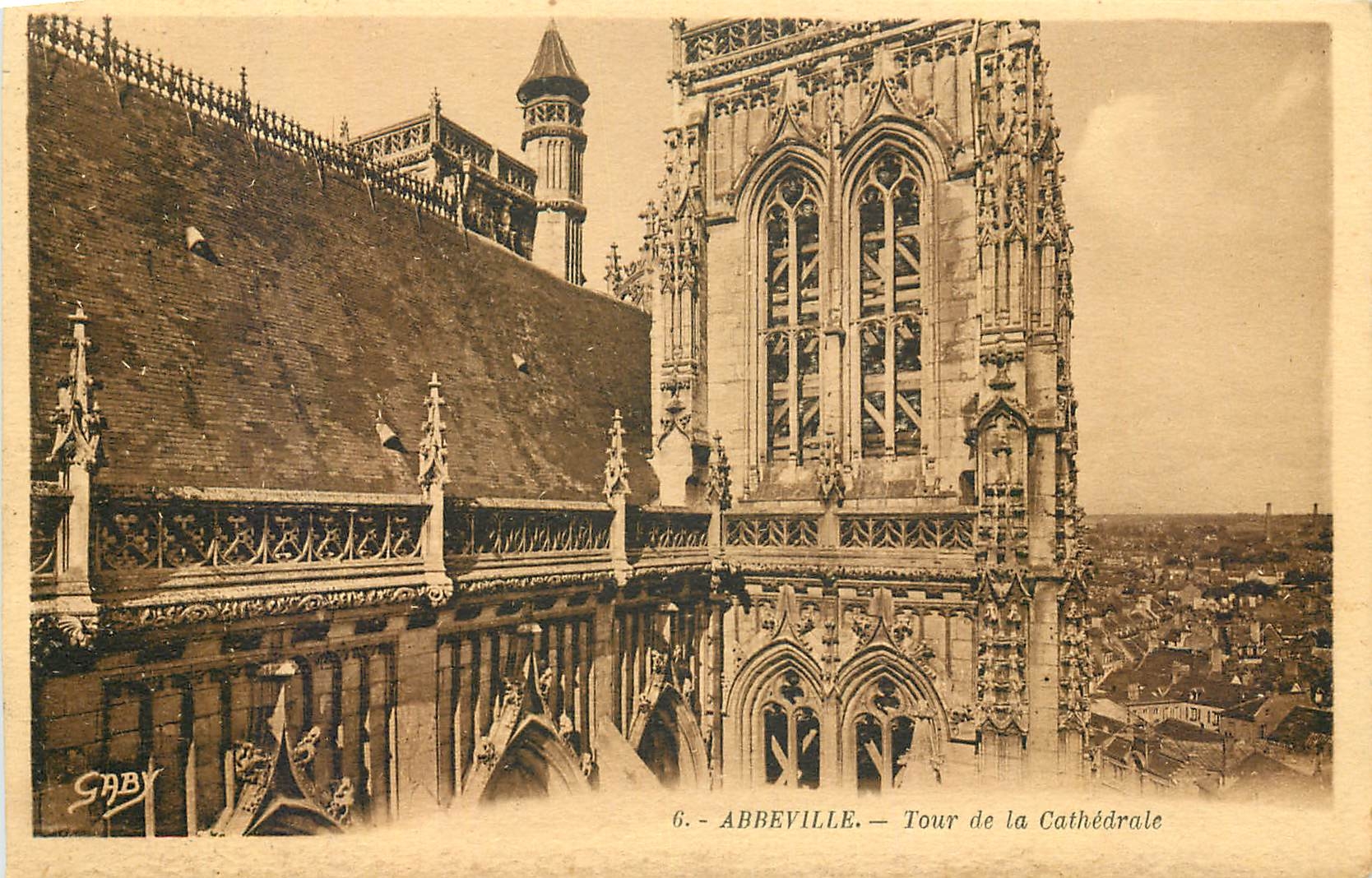 CPA Abbeville tour de la Cathedrale 