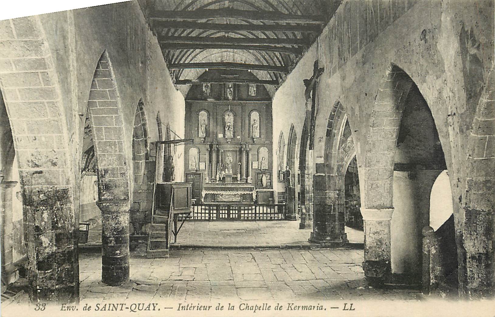 Env. de SAINT-QUAY — Intérieur de la Chapelle de Kermaria — LL