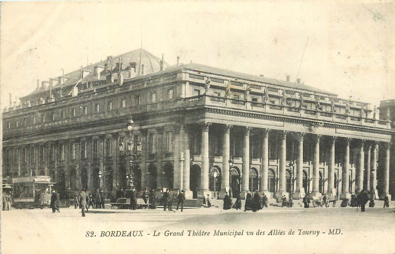 CPA Bordeaux le grand theatre municipal vu des Allees de Tourny 