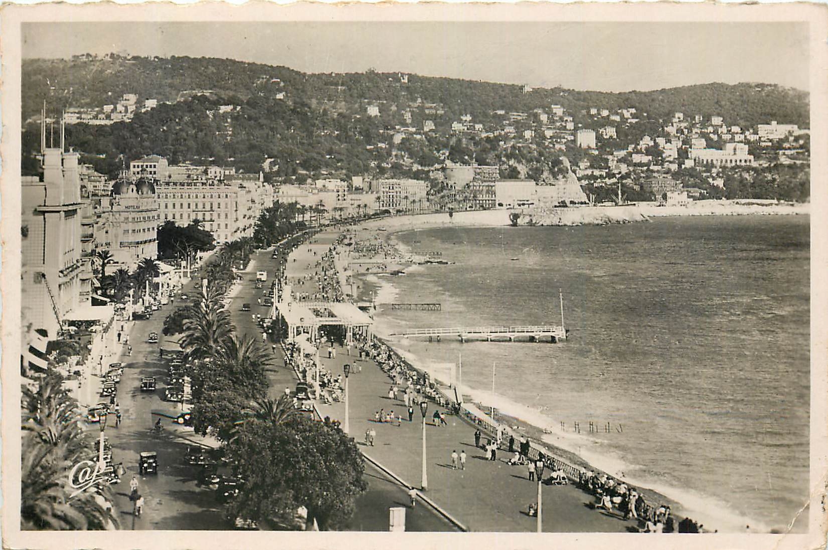 CPA Nice la promenade des Anglais vue de l'hotel Negresco Bateau