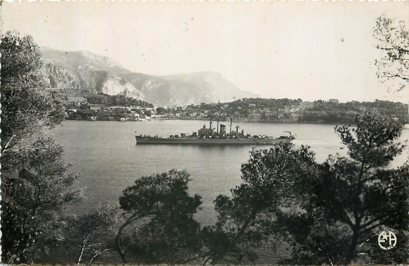 Navire militaire — Port de Villefranche-sur-Mer — Éditeur EA
