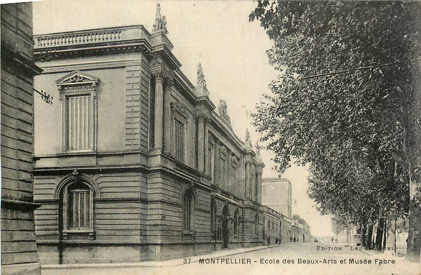 CPA Montpellier Ecole des Beaux Arts et Musee Fabre 