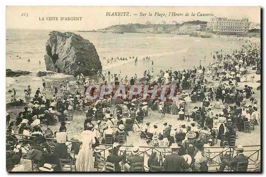 CPA La Cote d'Argent Biarritz sur la plage l'heure de la Causerie 