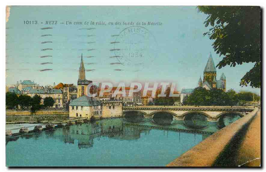 CPA Metz un coin de la ville vu des bords de la Moselle 