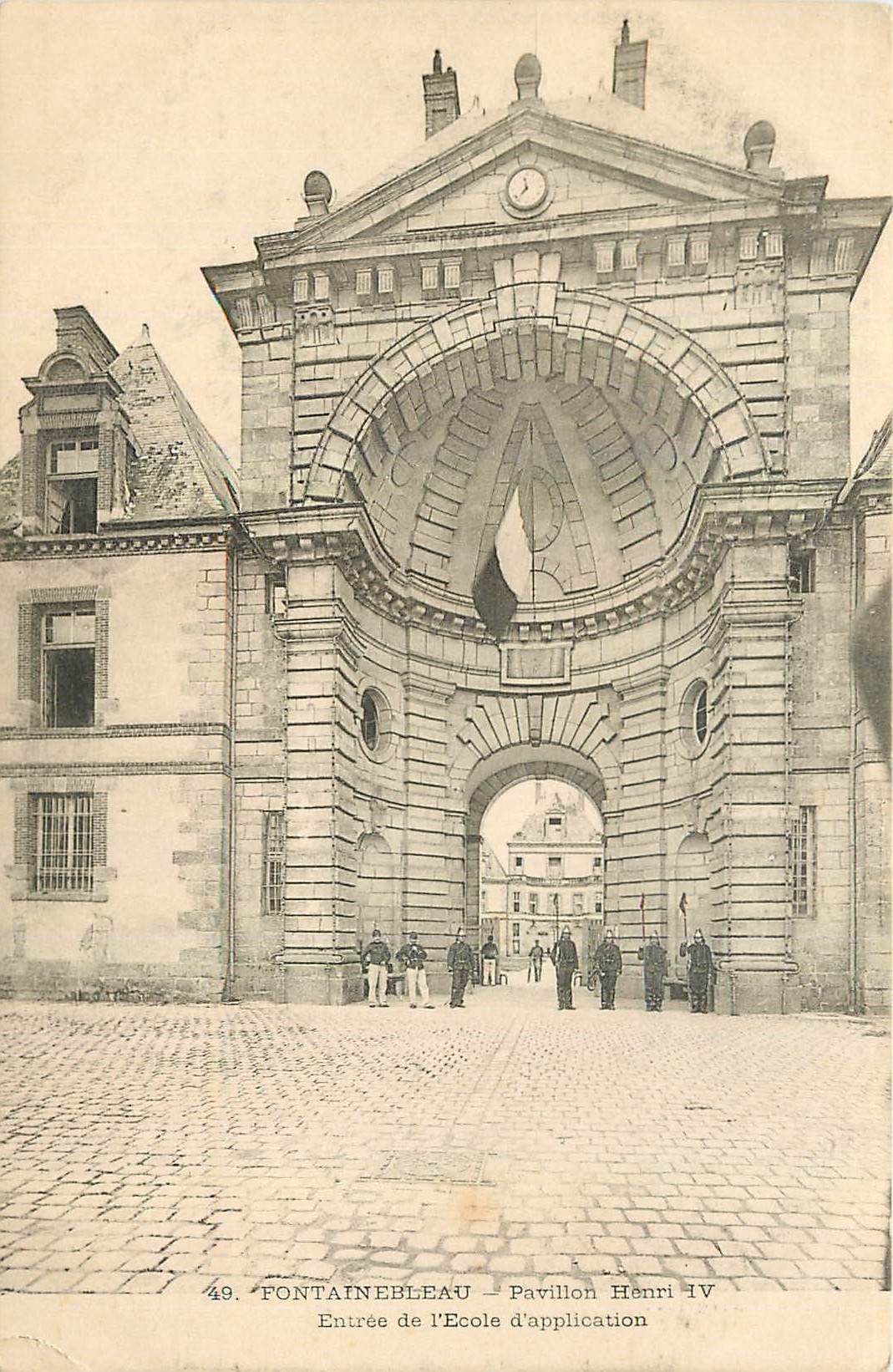CPA Fontainebleau Paviillon Henri IV Entree de l'Ecole d'Application 