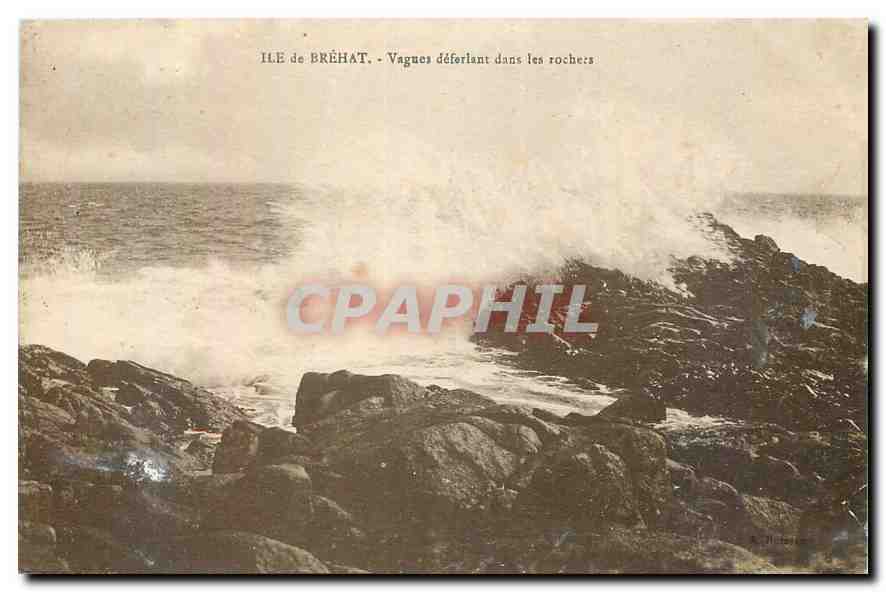 CPA Behat Vagues desferlant dams les rochers 