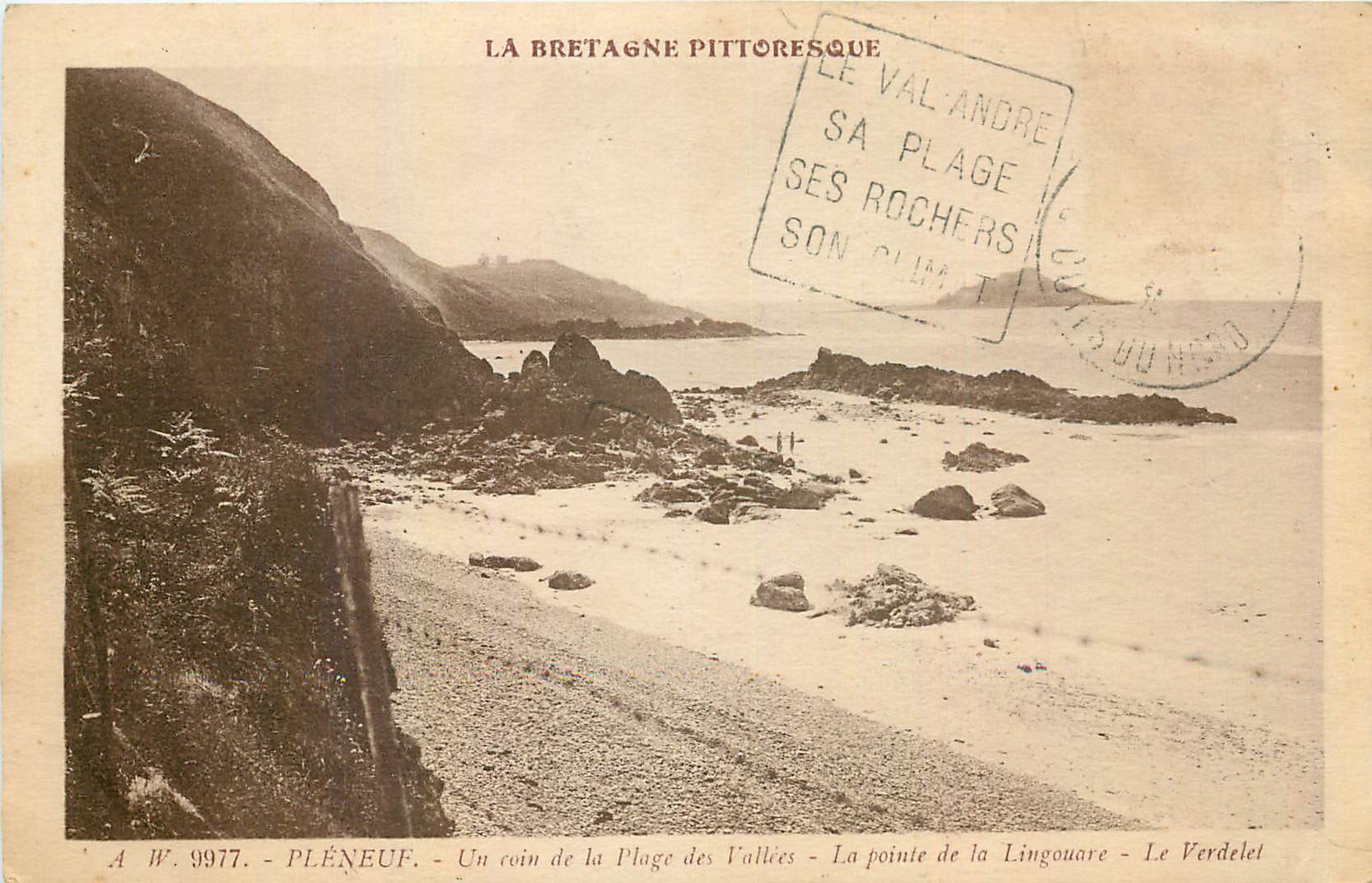 CPA La Bretagne Pittoresque Pleneuf Un coin de la Plage de l'allees La Pointe de la Lingouare 
