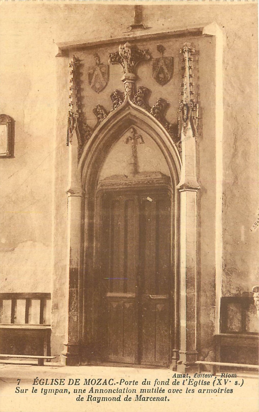CPA Eglise de Mozac Porte du fond de l'Eglise 