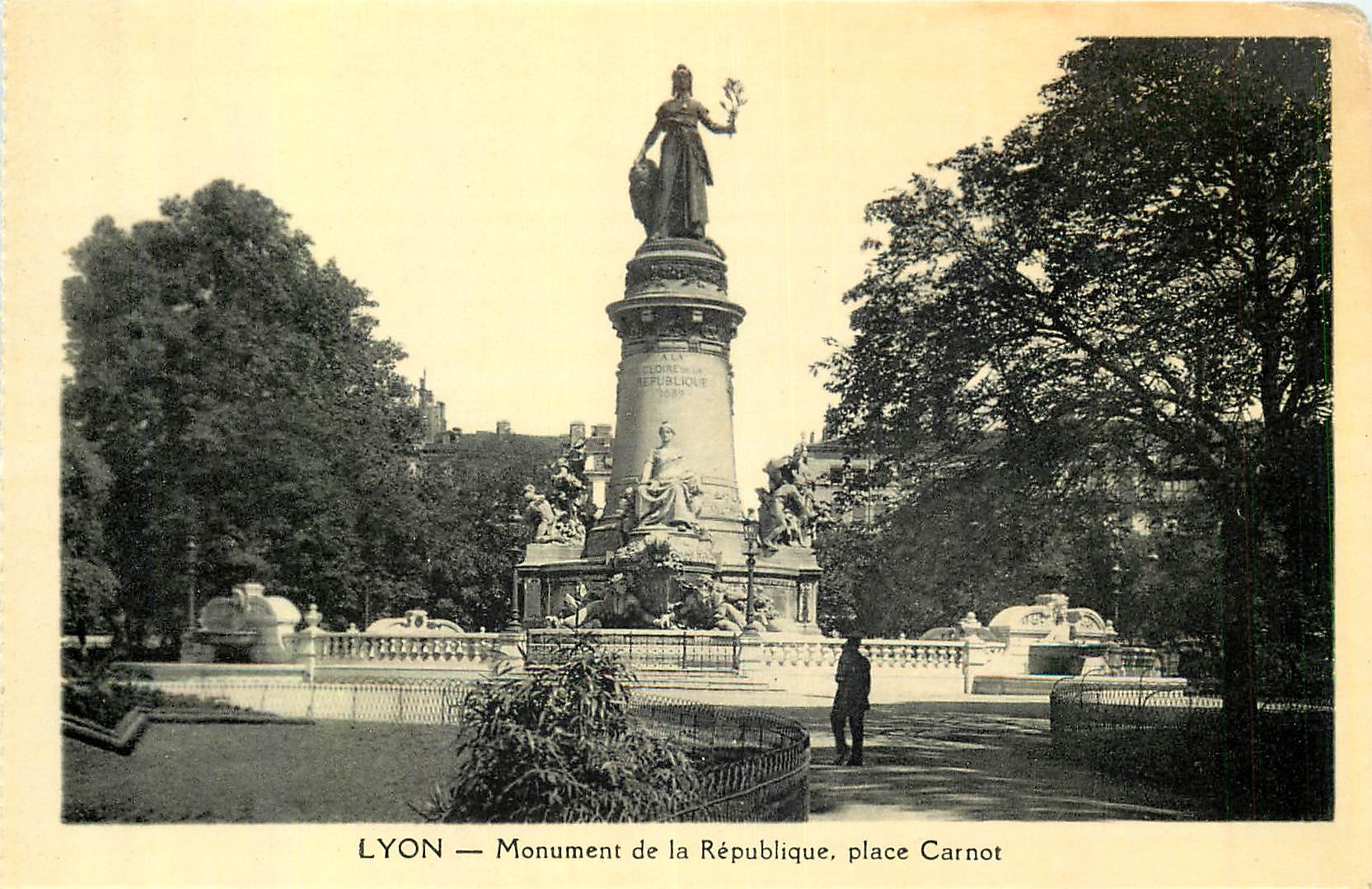 CPA Lyon Monument de la Republique place Carnot 