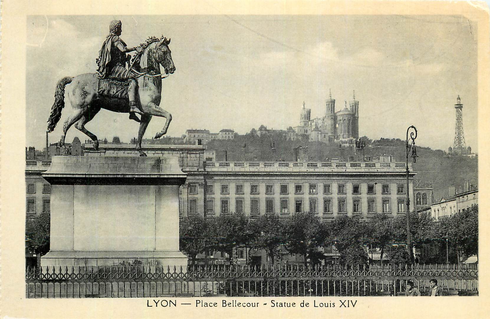 CPA Lyon Place Belleour Statue de Louis XIV 