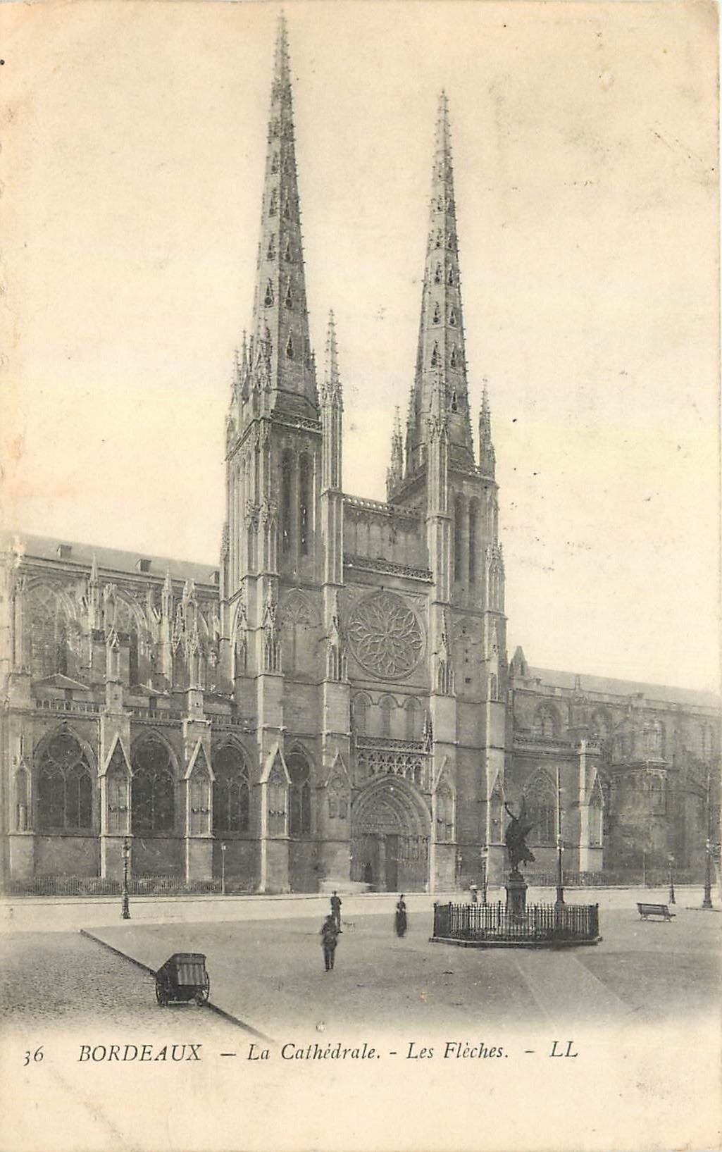 CPA Bordeaux La Cathedrale lES Fleches 