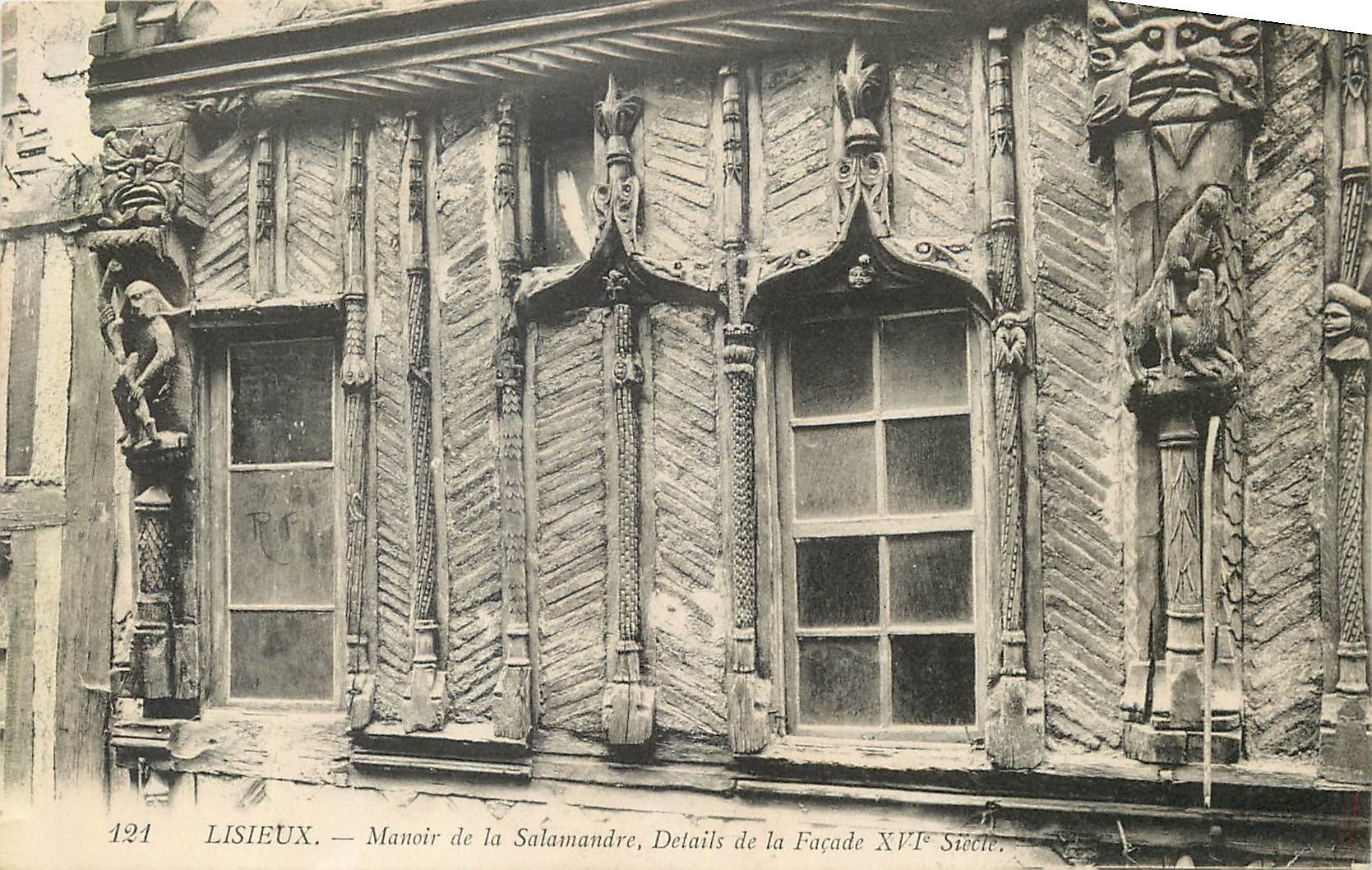 CPA Lisieux Manoir de la Salamandre Details de la Facade 